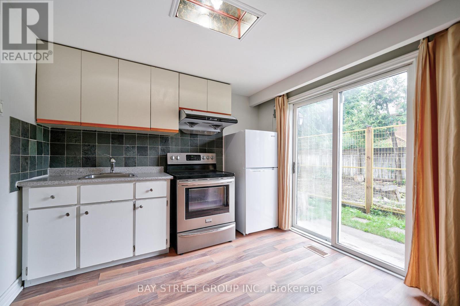MLS® listing #29901432 for sale located at W/O BASEMENT - 239 CRESTWOOD ROAD
