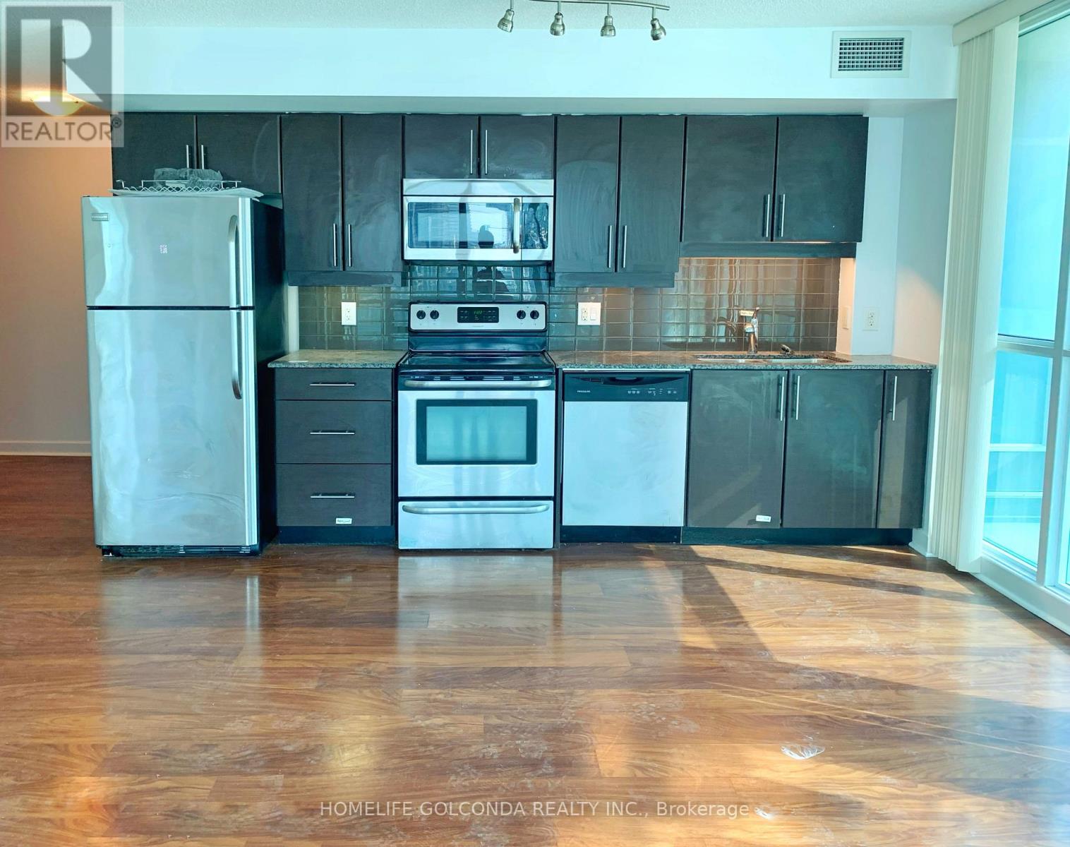 MLS® listing #29901547 for sale located at 1004 - 33 BAY STREET