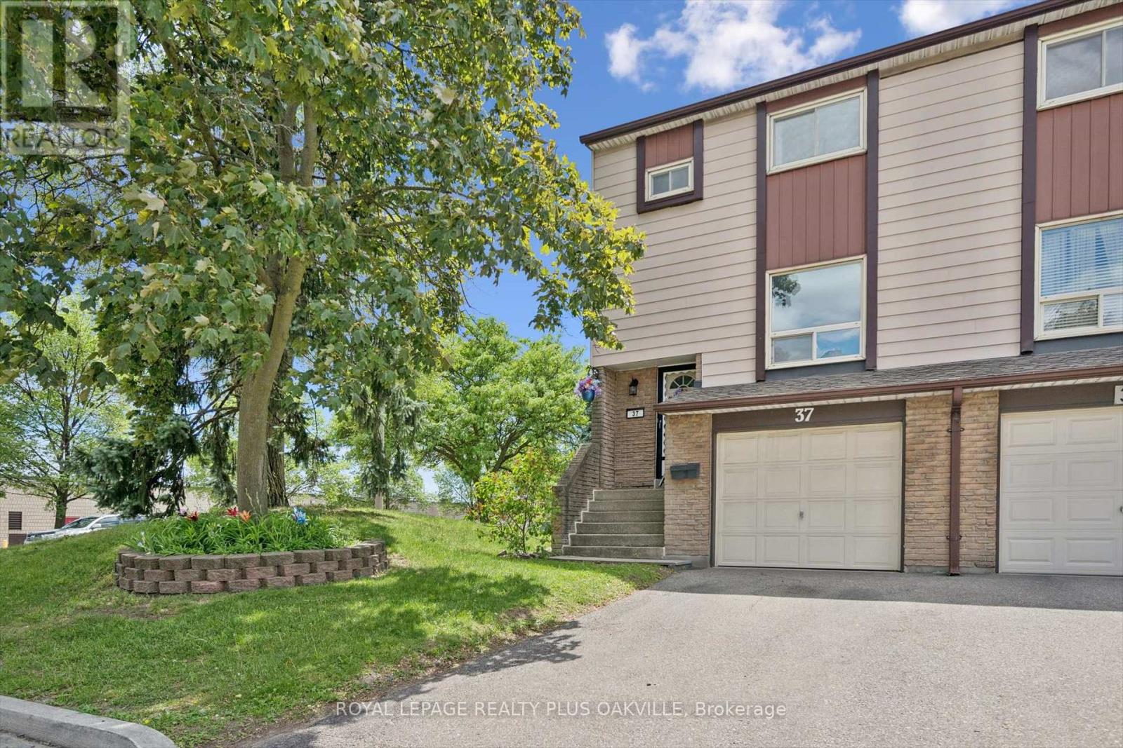 MLS® listing #29902684 for sale located at 37 - 1221 DUNDIX ROAD