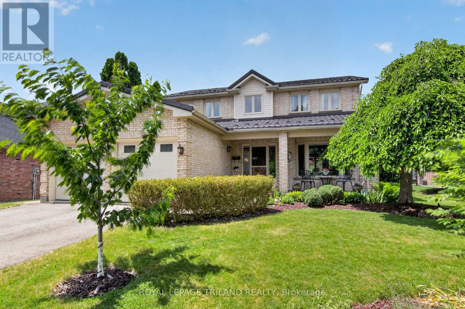 MLS® listing #29902778 for sale located at 46 GARDEN WALK
