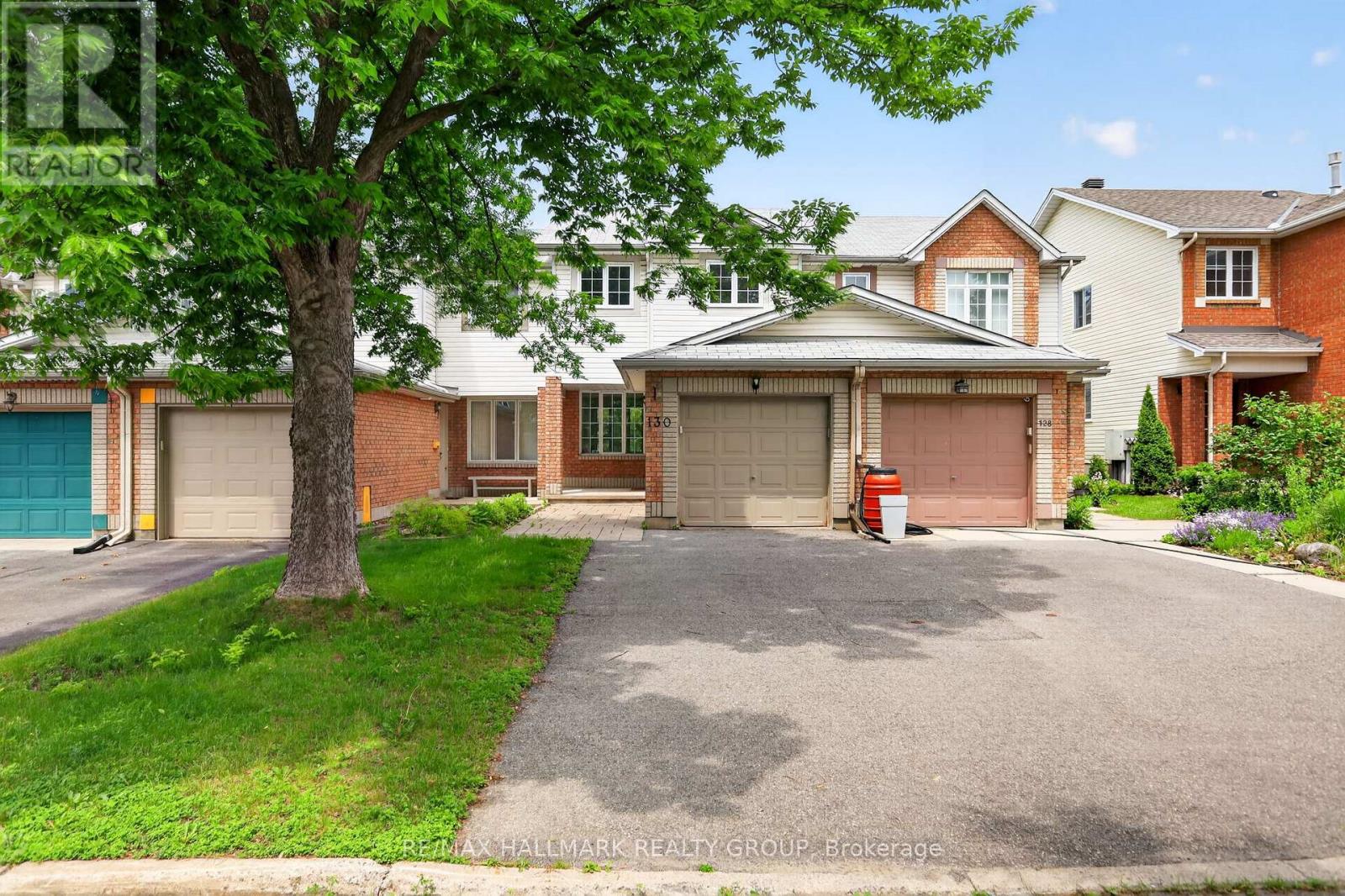 MLS® listing #29903163 for sale located at 130 COLLEGE CIRCLE