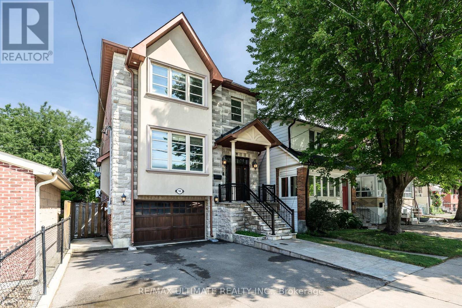 MLS® listing #29903442 for sale located at 90 HOWICK AVENUE