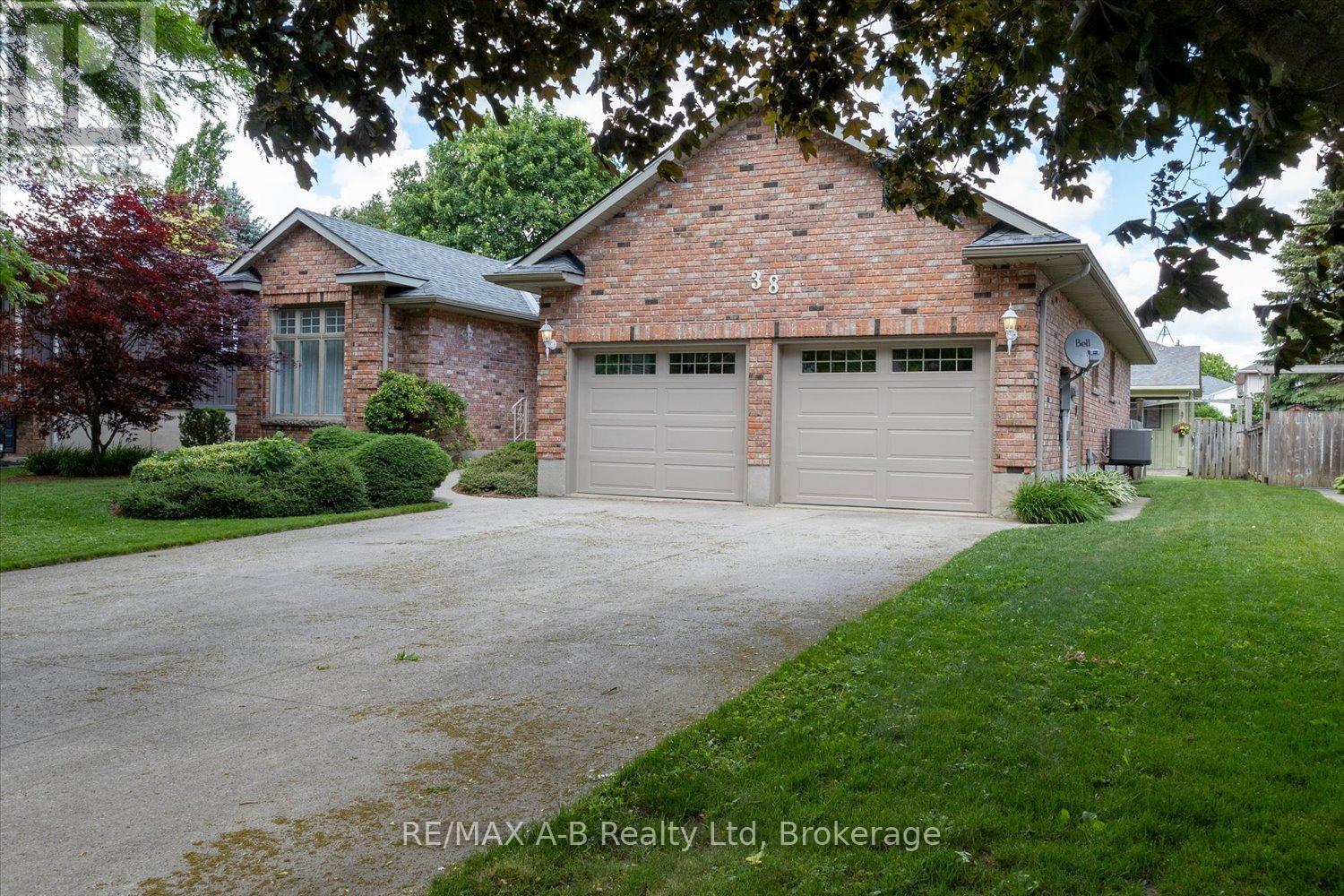 MLS® listing #29903505 for sale located at 38 MURRAY HILL ROAD