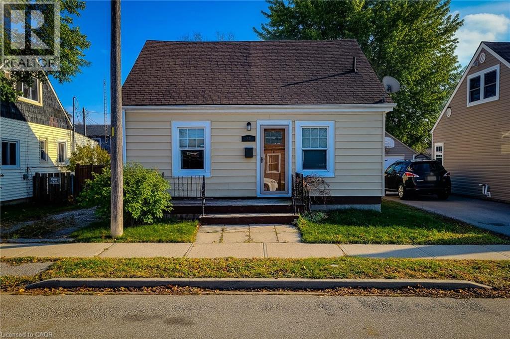 MLS® listing #29903543 for sale located at 54 EIGHTH Avenue