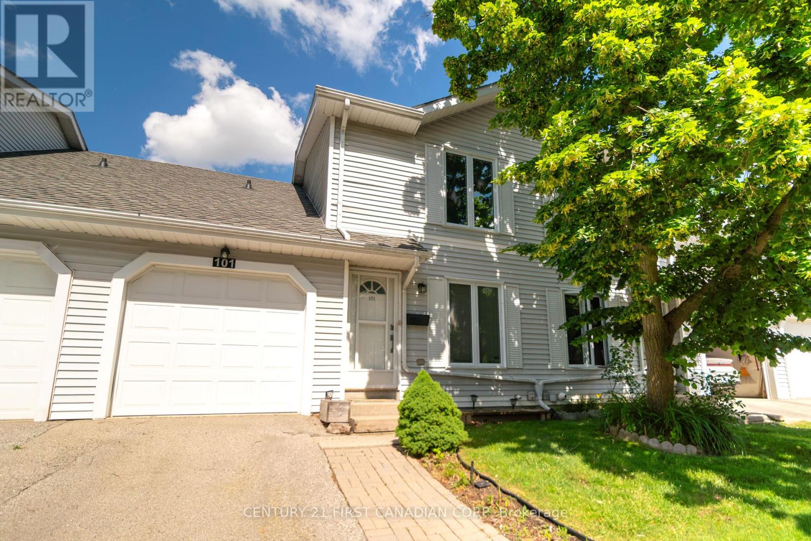 MLS® listing #29903620 for sale located at 101 - 120 CENTRE STREET