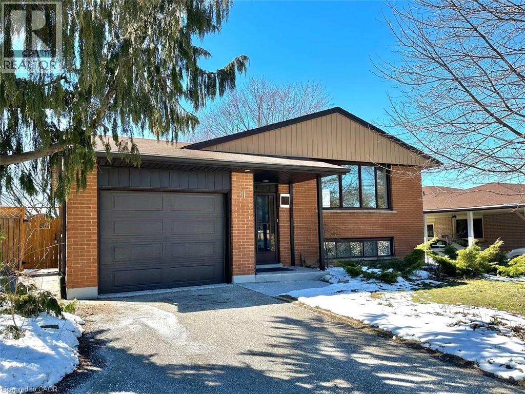 MLS® listing #29904487 for sale located at 11 LOMBARDY Court Unit# Upper Unit