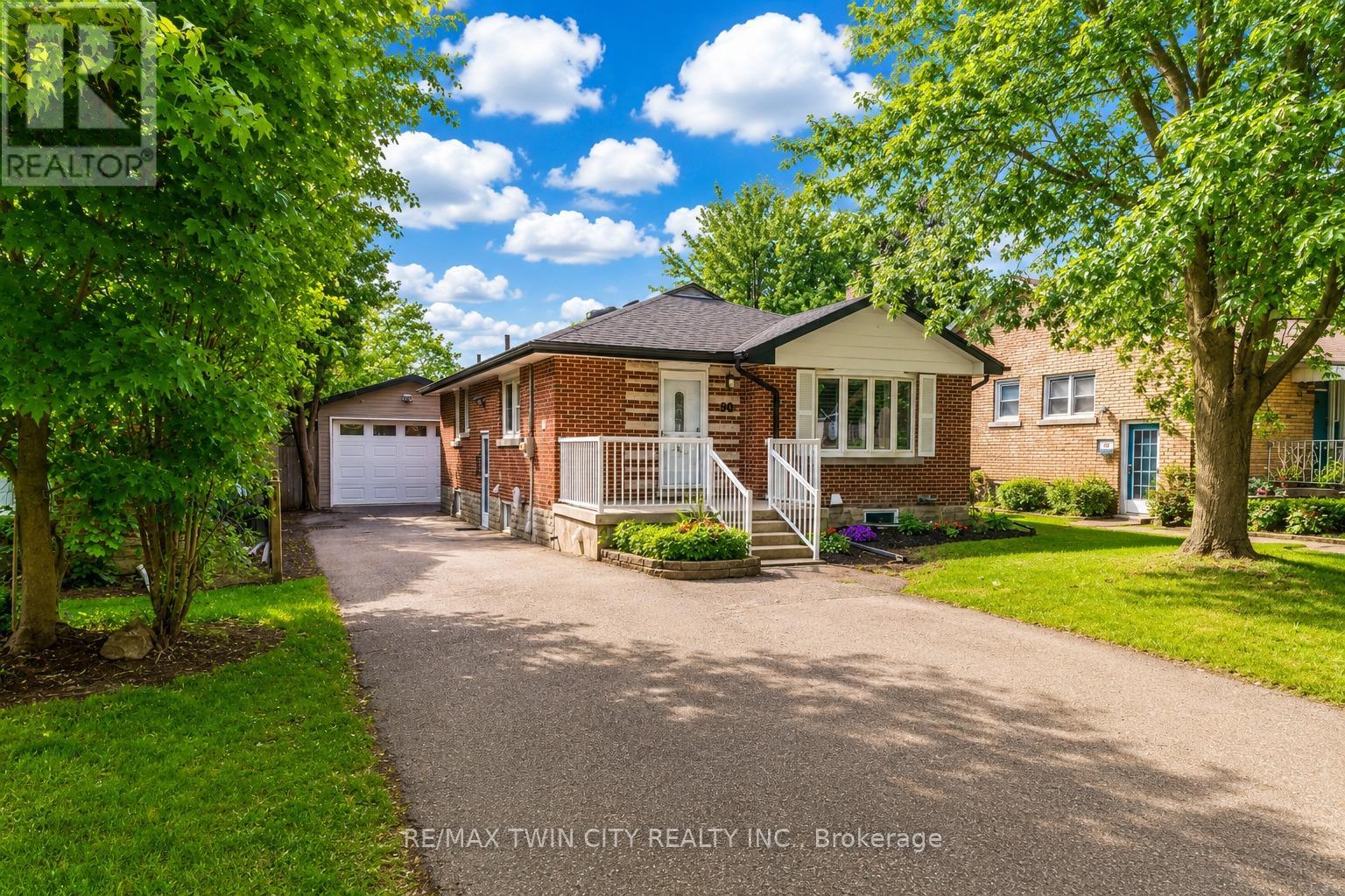 MLS® listing #29904643 for sale located at 90 ARLINGTON BOULEVARD