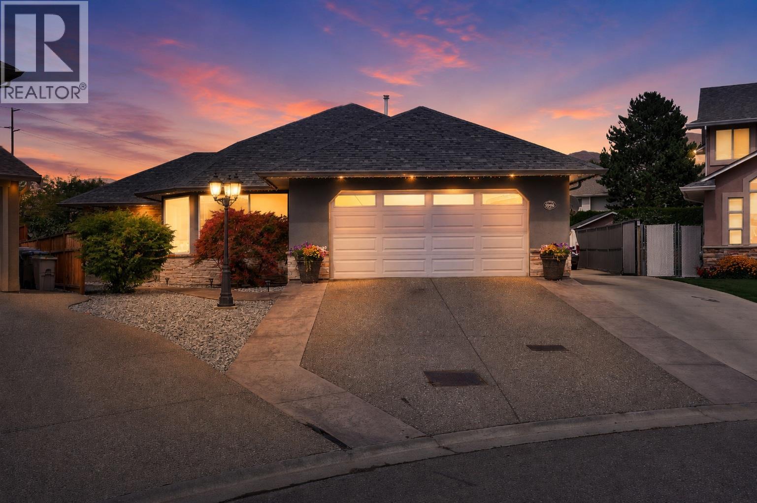 MLS® listing #29904725 for sale located at 996 Arlington Court