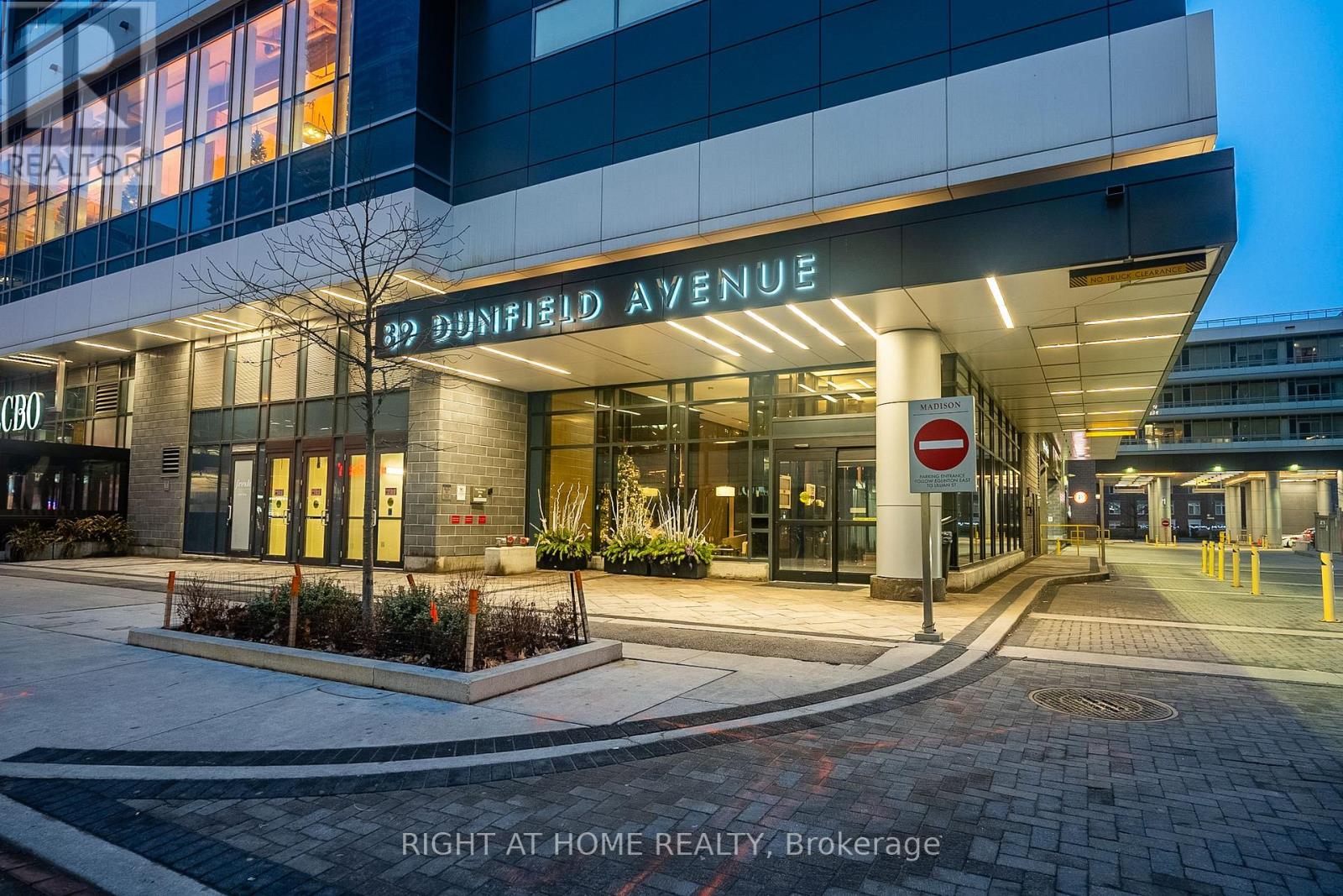 MLS® listing #29905517 for sale located at 2306 - 89 DUNFIELD AVENUE