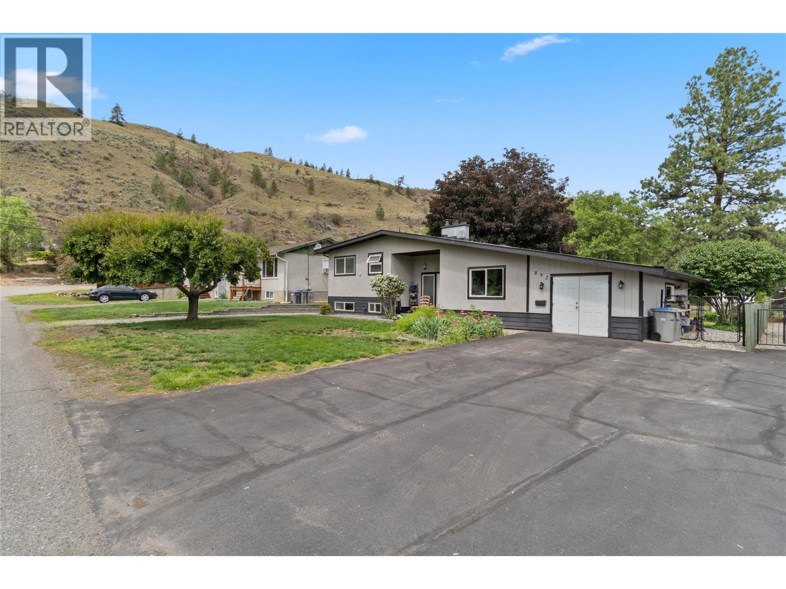 MLS® listing #29905612 for sale located at 892 CRAMOND Road