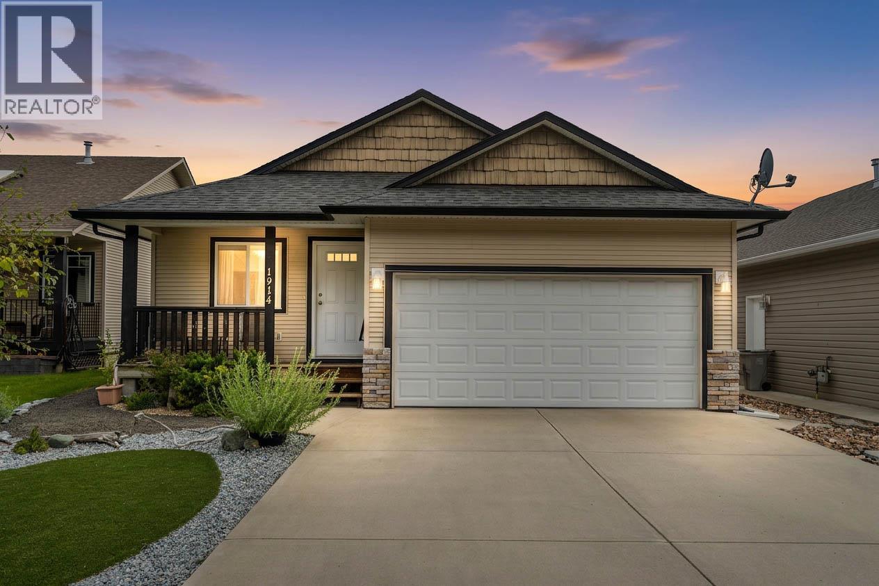 MLS® listing #29906130 for sale located at 1914 Snowberry Crescent
