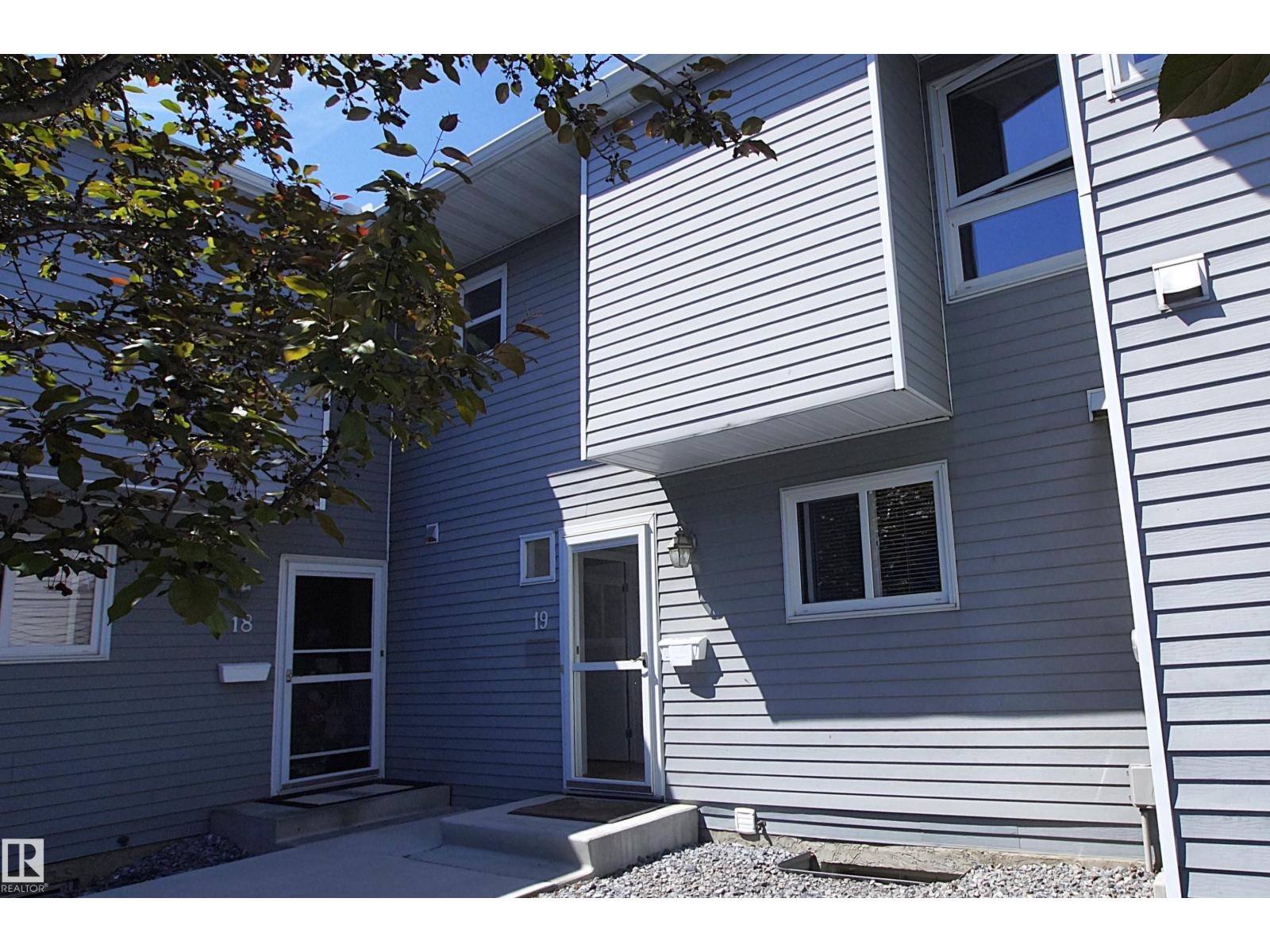 MLS® listing #29907324 for sale located at #19 15710 BEAUMARIS RD NW