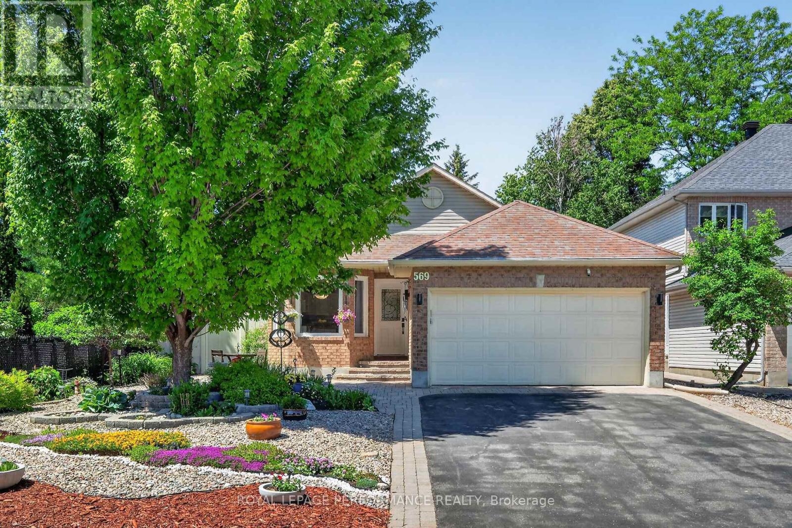 MLS® listing #29908313 for sale located at 569 PRINCESS LOUISE DRIVE