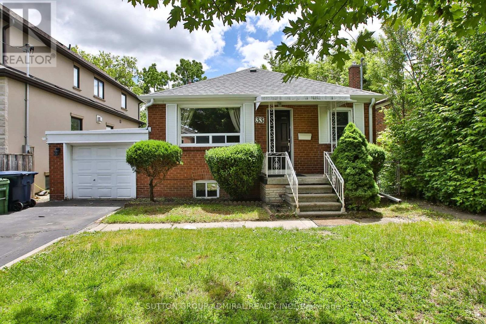 MLS® listing #29908365 for sale located at 33 REGINA AVENUE
