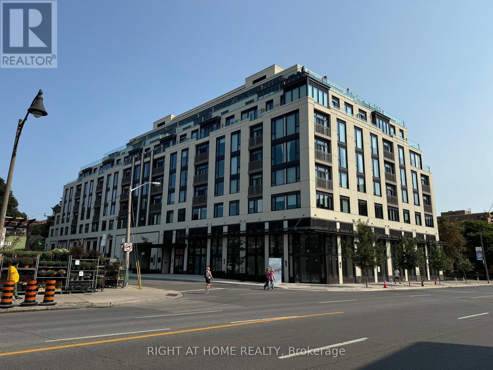 MLS® listing #29908366 for sale located at 310 - 3 STRATHGOWAN AVENUE