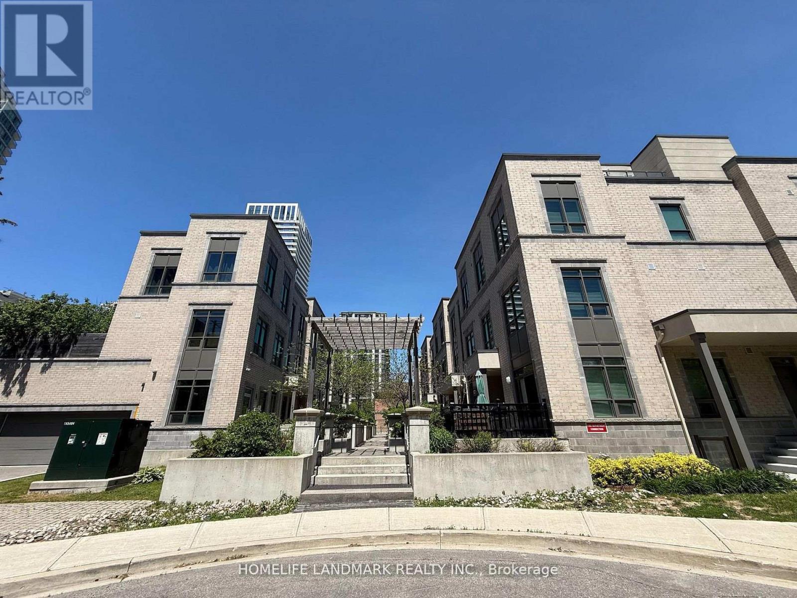 MLS® listing #29908367 for sale located at 3 - 50 HOLMES AVENUE