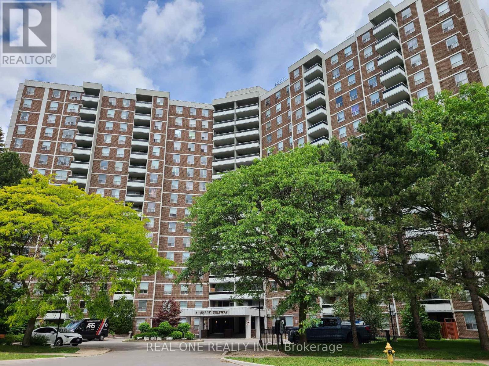 MLS® listing #29908461 for sale located at 1016 - 5 SHADY GOLFWAY
