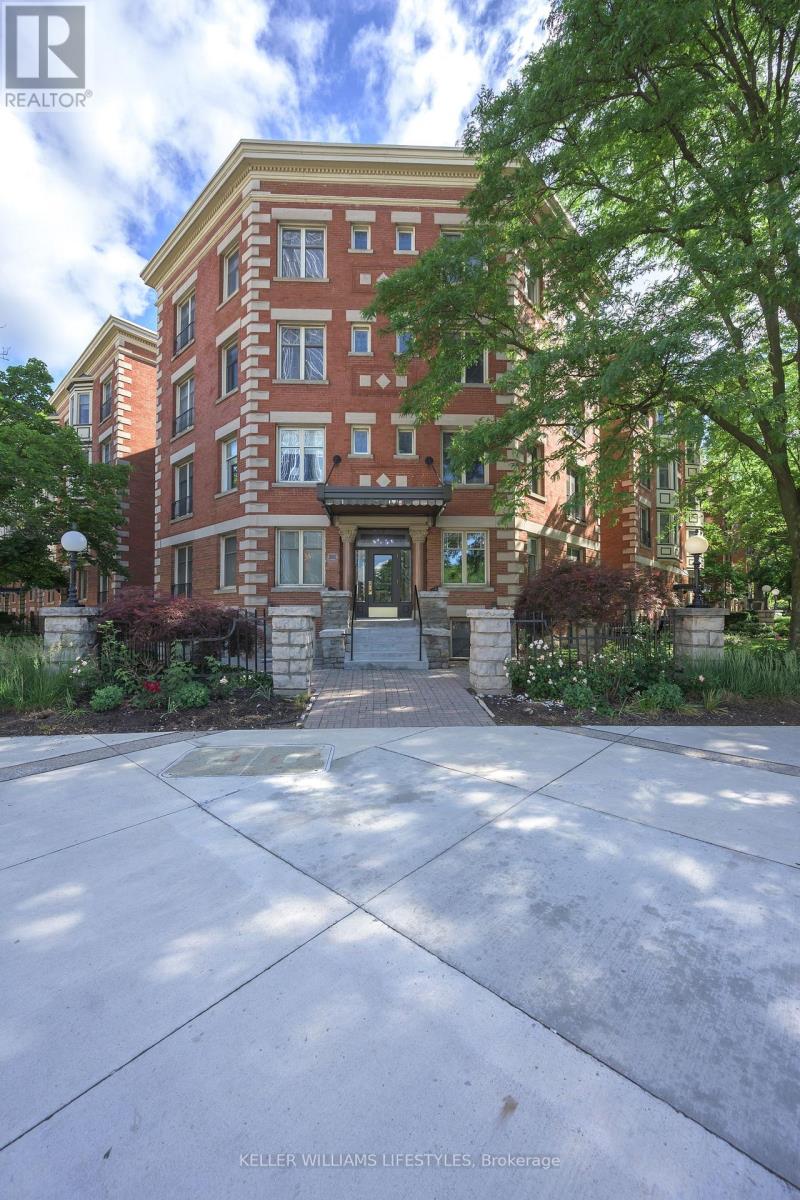 MLS® listing #29908531 for sale located at 205 - 460 WELLINGTON STREET