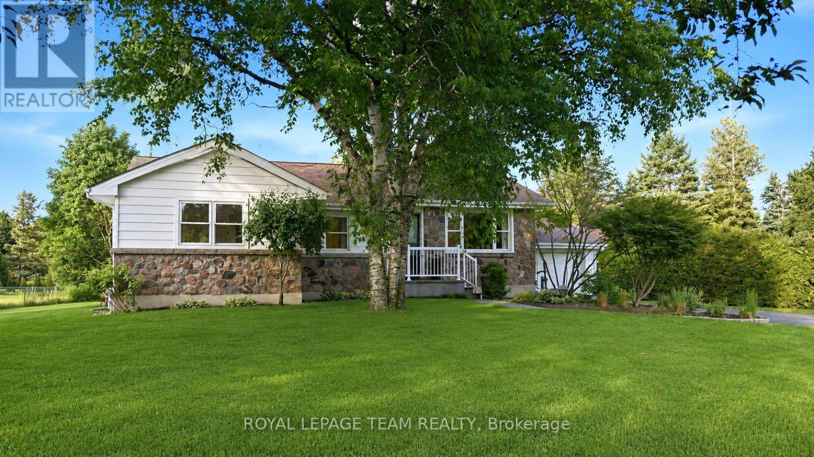 MLS® listing #29908555 for sale located at 17 ARNOLD DRIVE