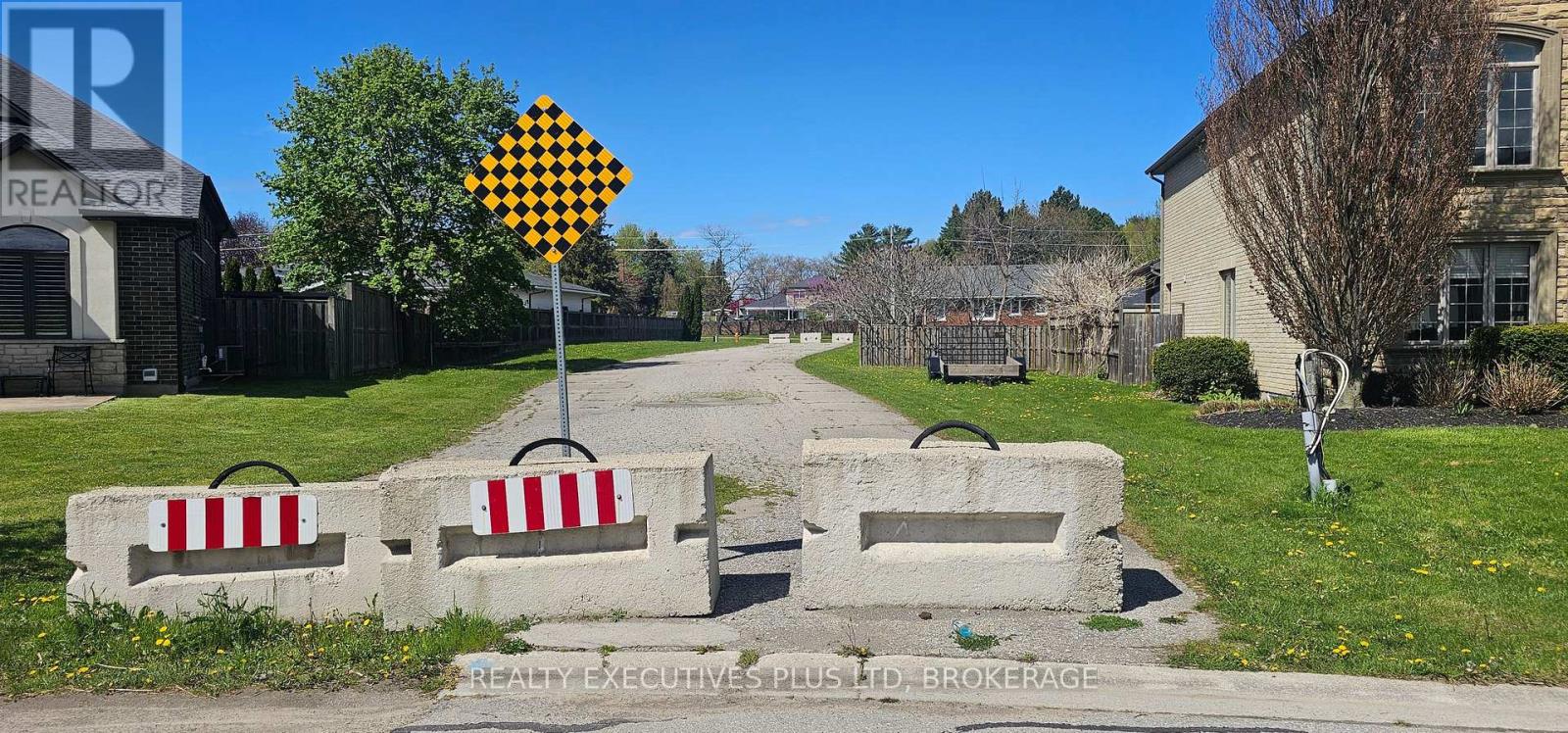 MLS® listing #29908892 for sale located at 2441 COLANGELO DRIVE
