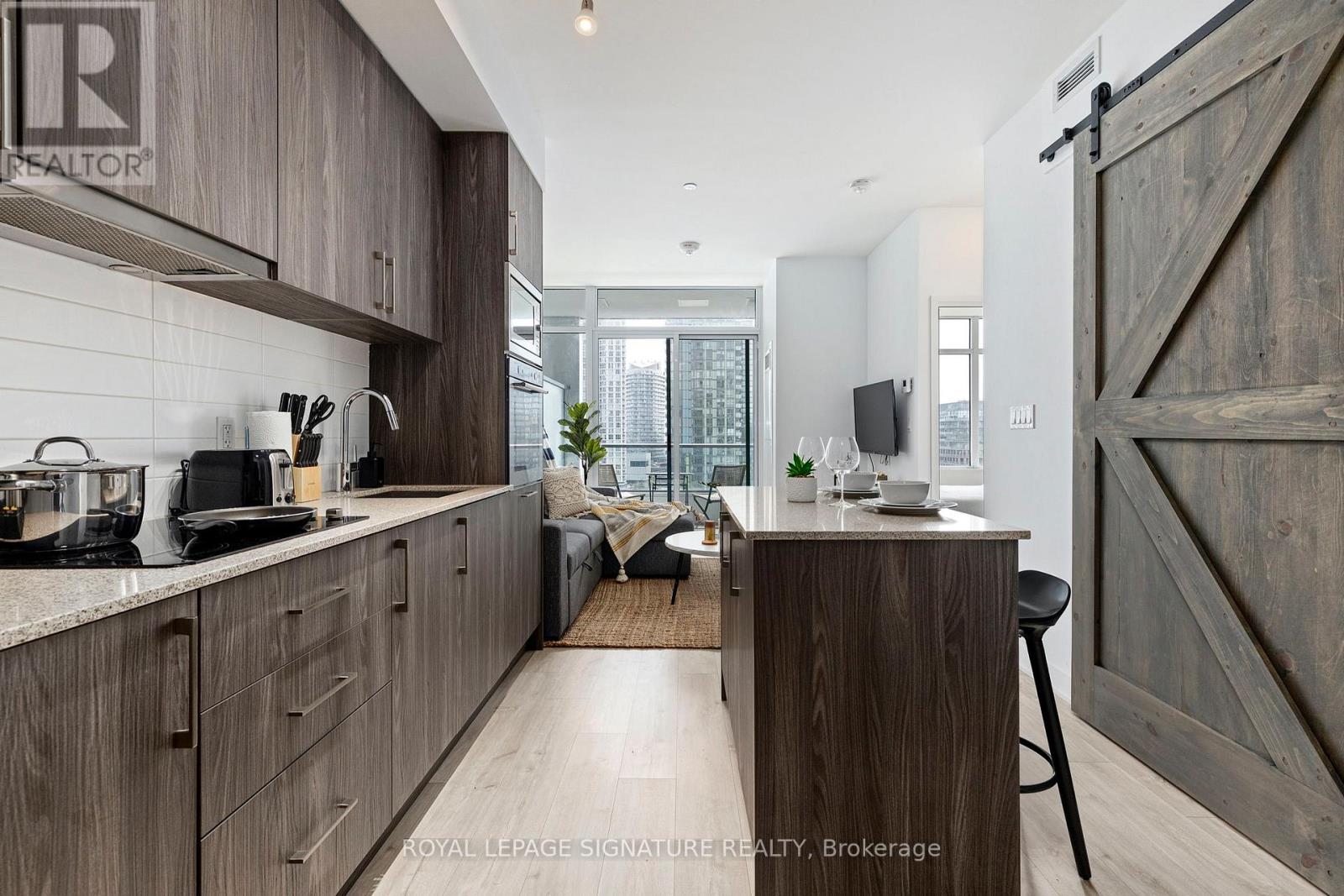 MLS® listing #29909217 for sale located at 806E - 576 FRONT STREET W
