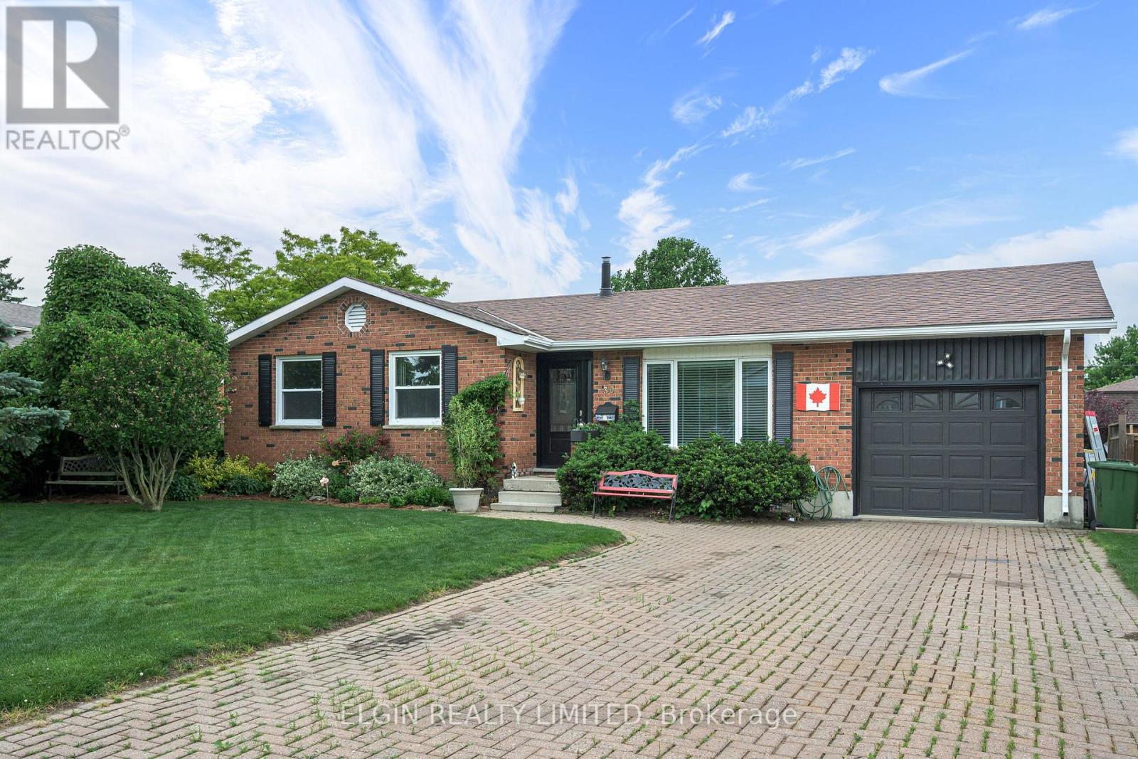 MLS® listing #29909320 for sale located at 30 ERINLEA DRIVE