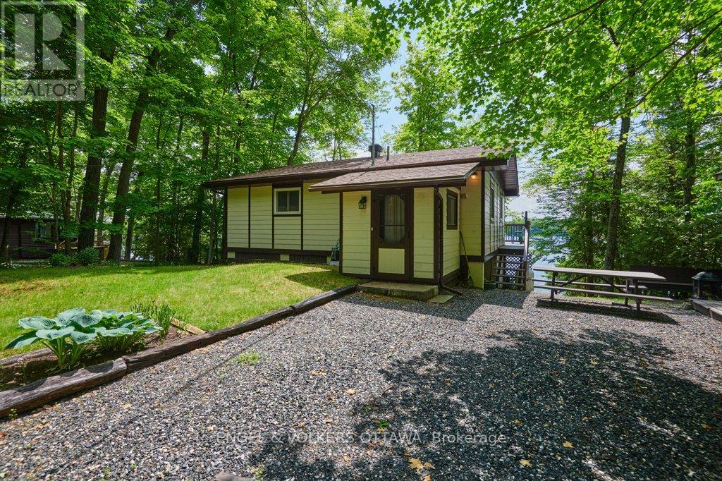 MLS® listing #29909565 for sale located at 1054 COUTLEE POINT LANE