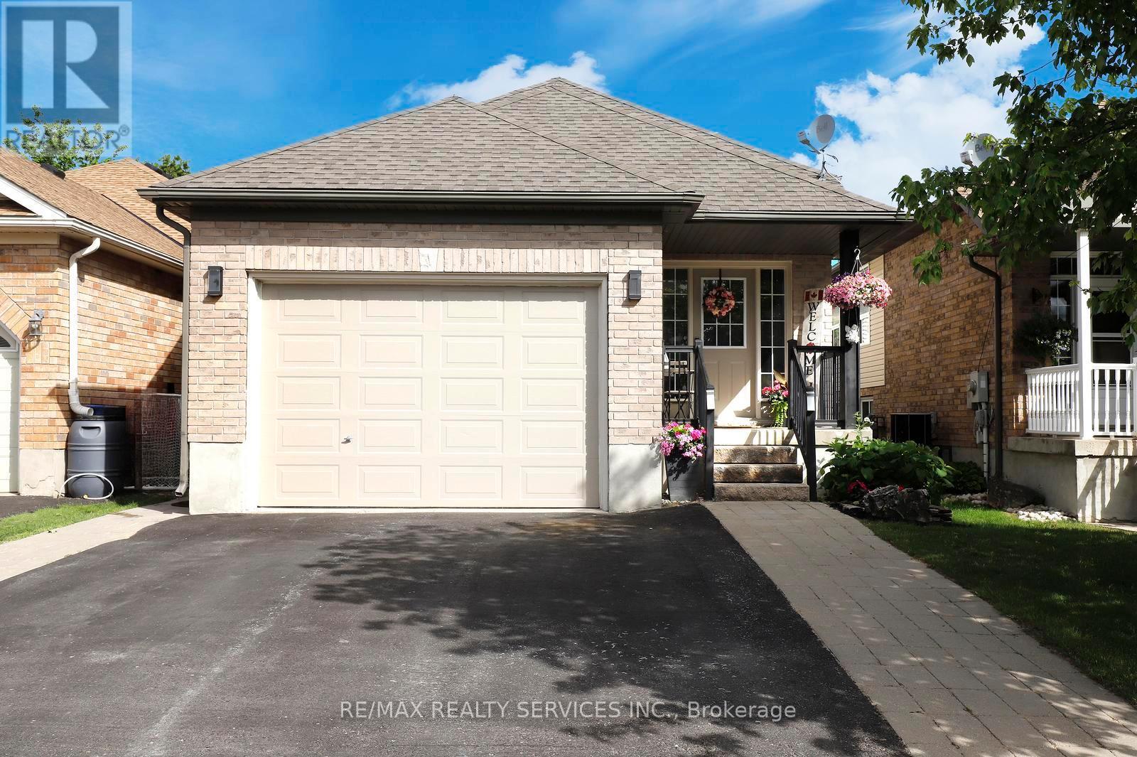 MLS® listing #29909591 for sale located at 101 GLENGARRY ROAD