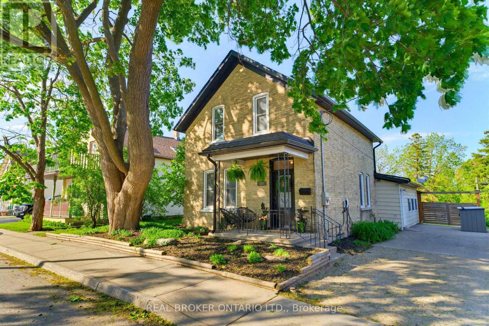 MLS® listing #29909633 for sale located at 440 DUKE STREET W