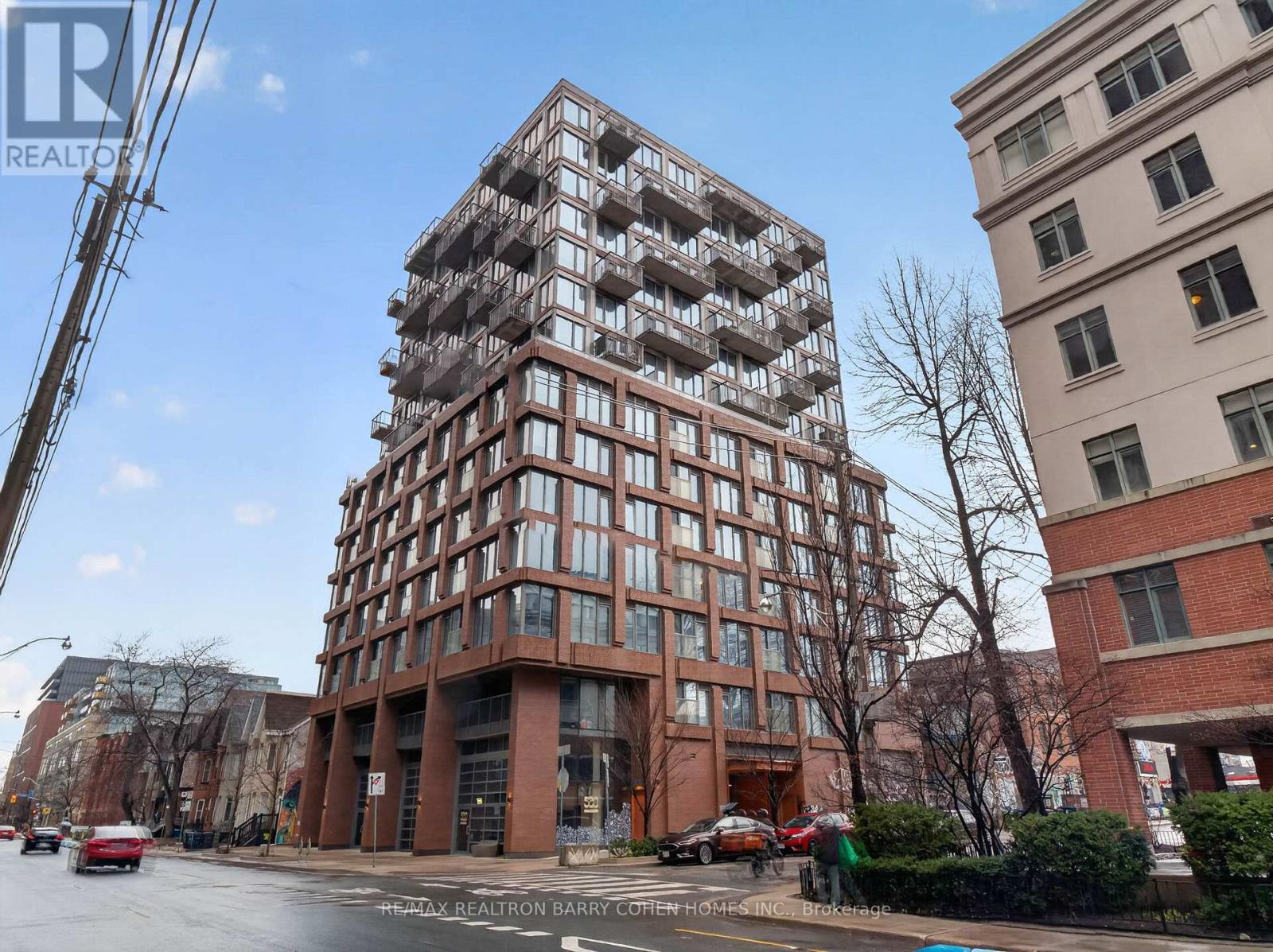 MLS® listing #29910269 for sale located at PH3 - 2 AUGUSTA AVENUE
