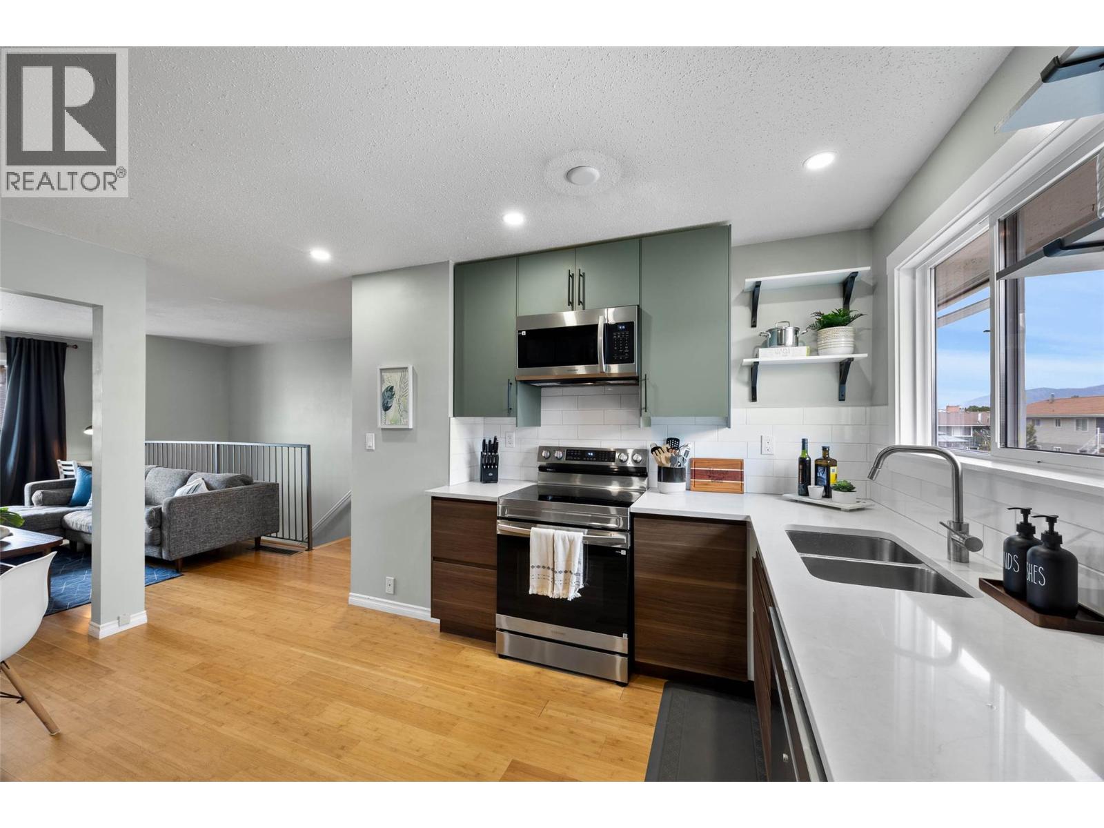 MLS® listing #29910461 for sale located at 800 Valhalla Drive Unit# 47