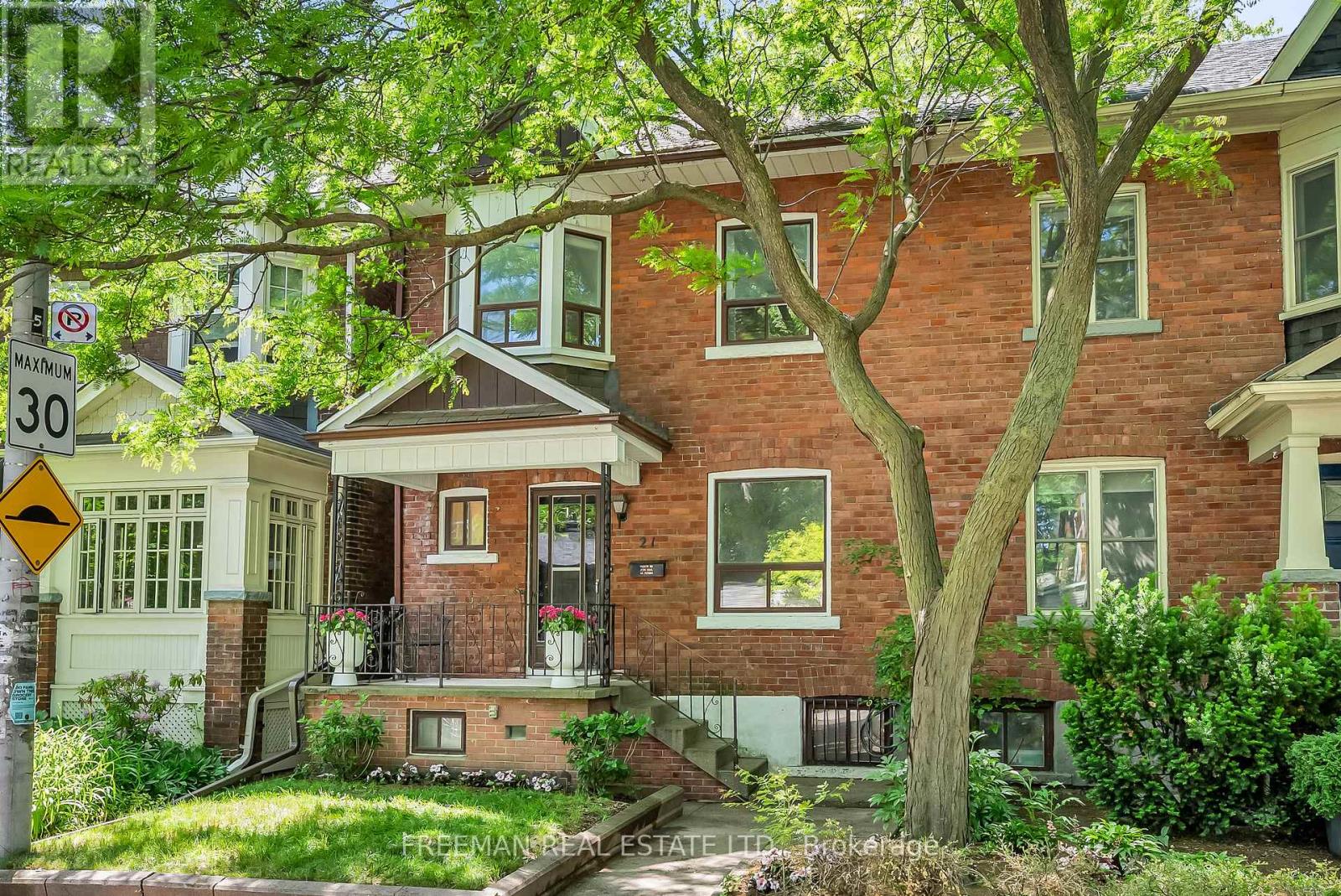MLS® listing #29911338 for sale located at 21 LONDON STREET
