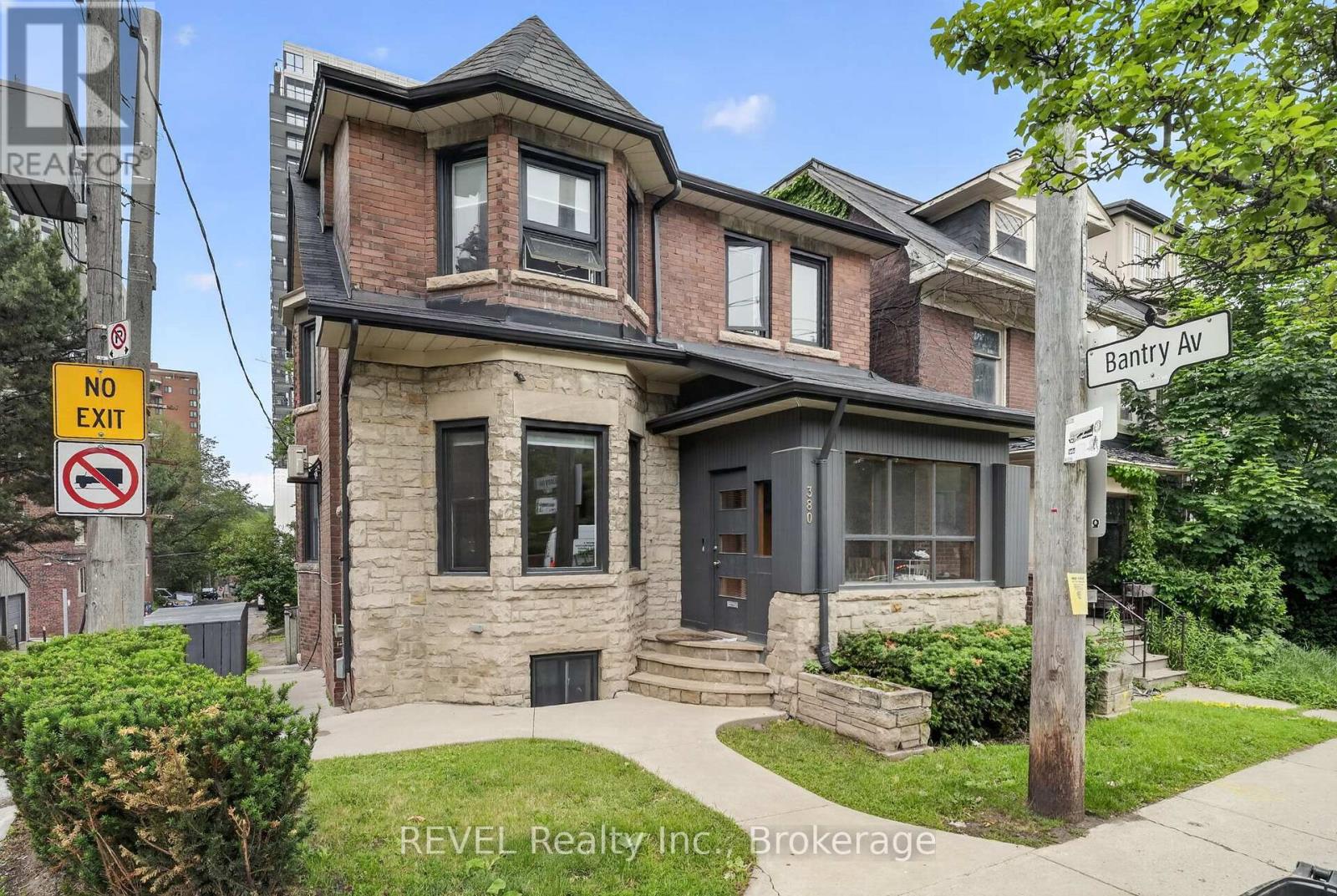 MLS® listing #29911722 for sale located at 380 SPADINA ROAD