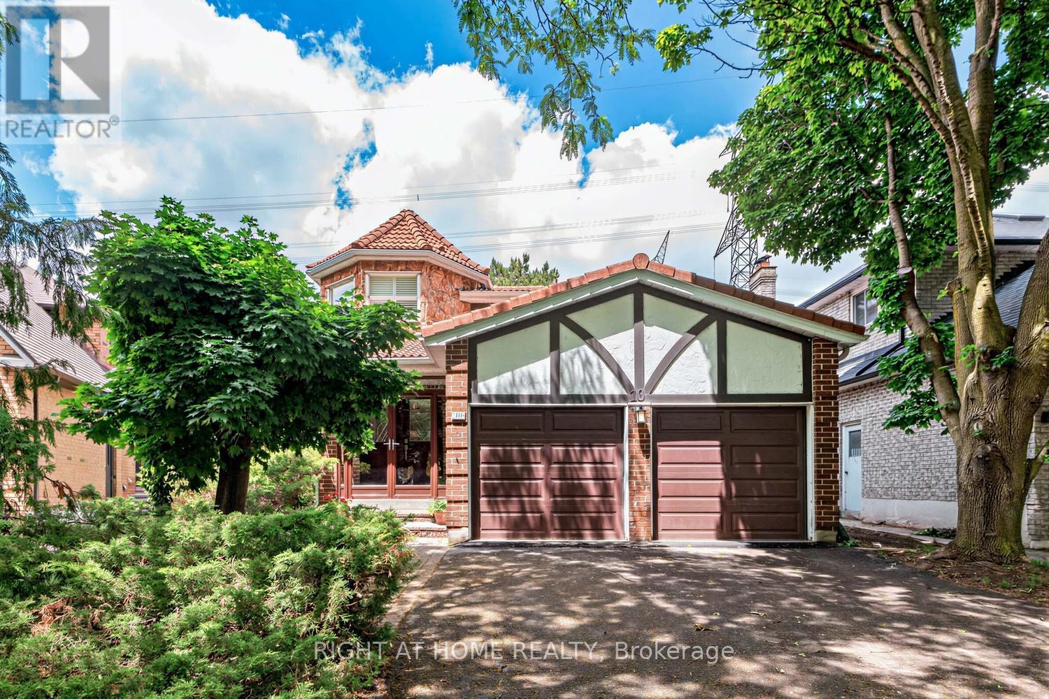 MLS® listing #29914209 for sale located at 10 PARKLAWN CRESCENT