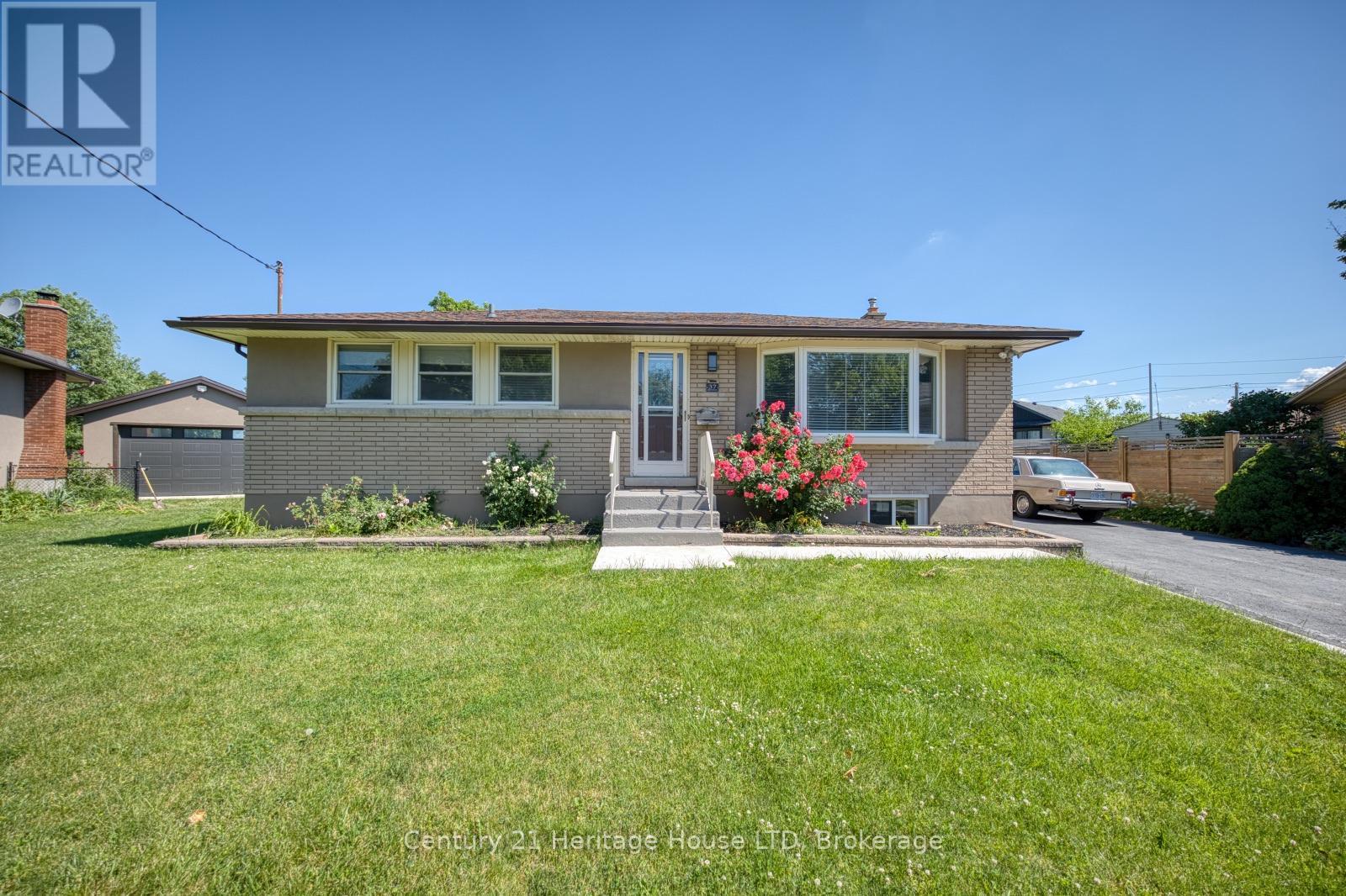 MLS® listing #29914324 for sale located at 37 CORONATION BOULEVARD