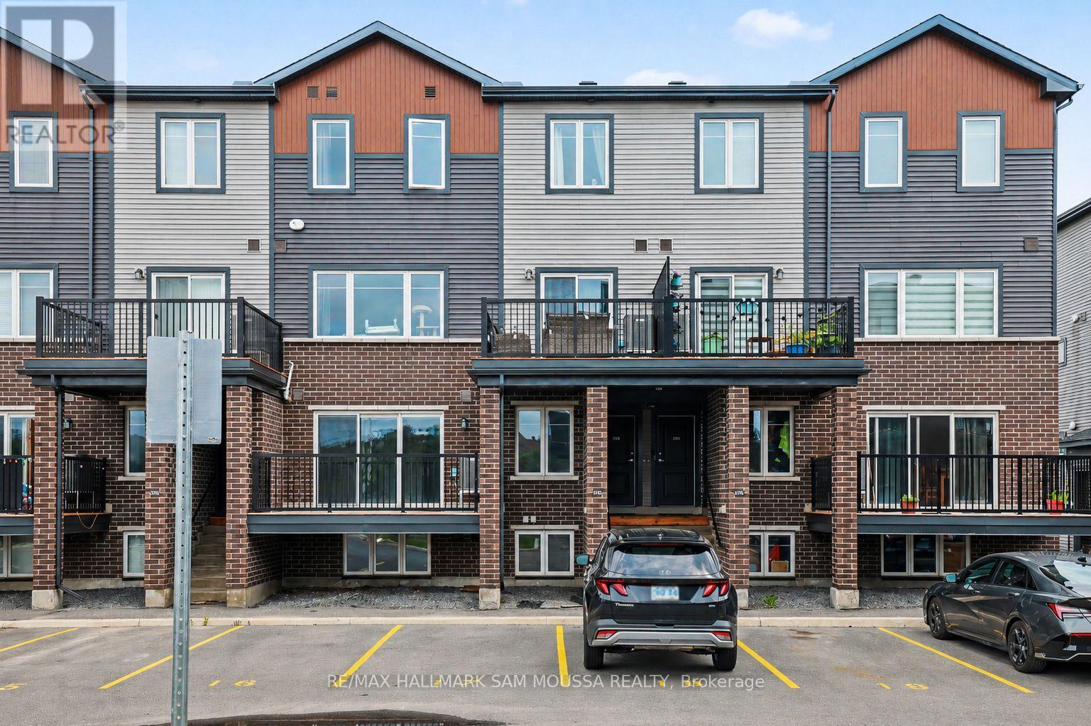 MLS® listing #29914805 for sale located at 5 - 215 ELDORADO PRIVATE
