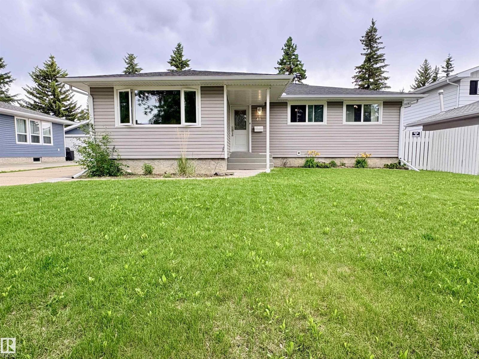 MLS® listing #29914913 for sale located at 41 ABBEY CR
