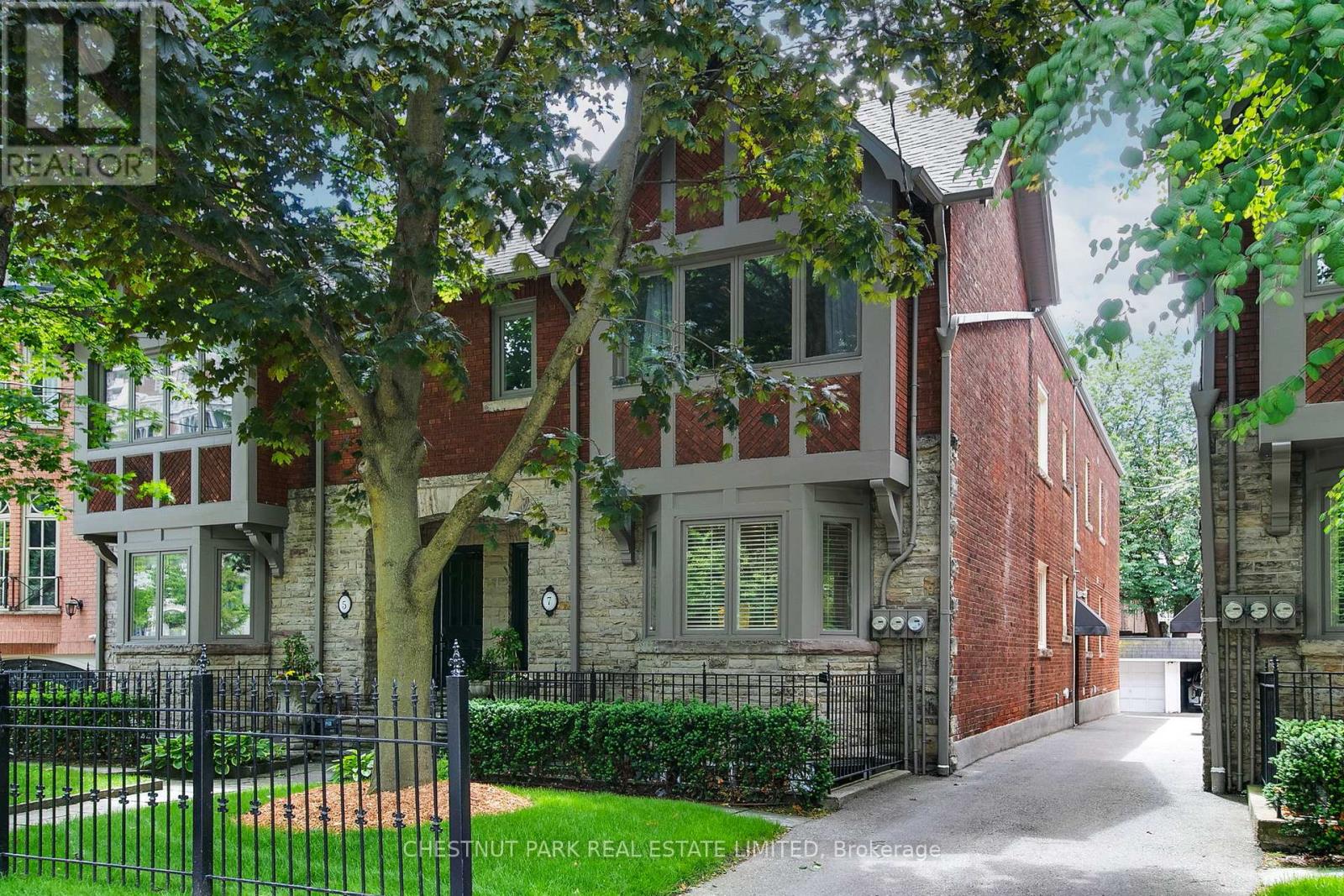 MLS® listing #29915260 for sale located at 7B CLARENDON AVENUE