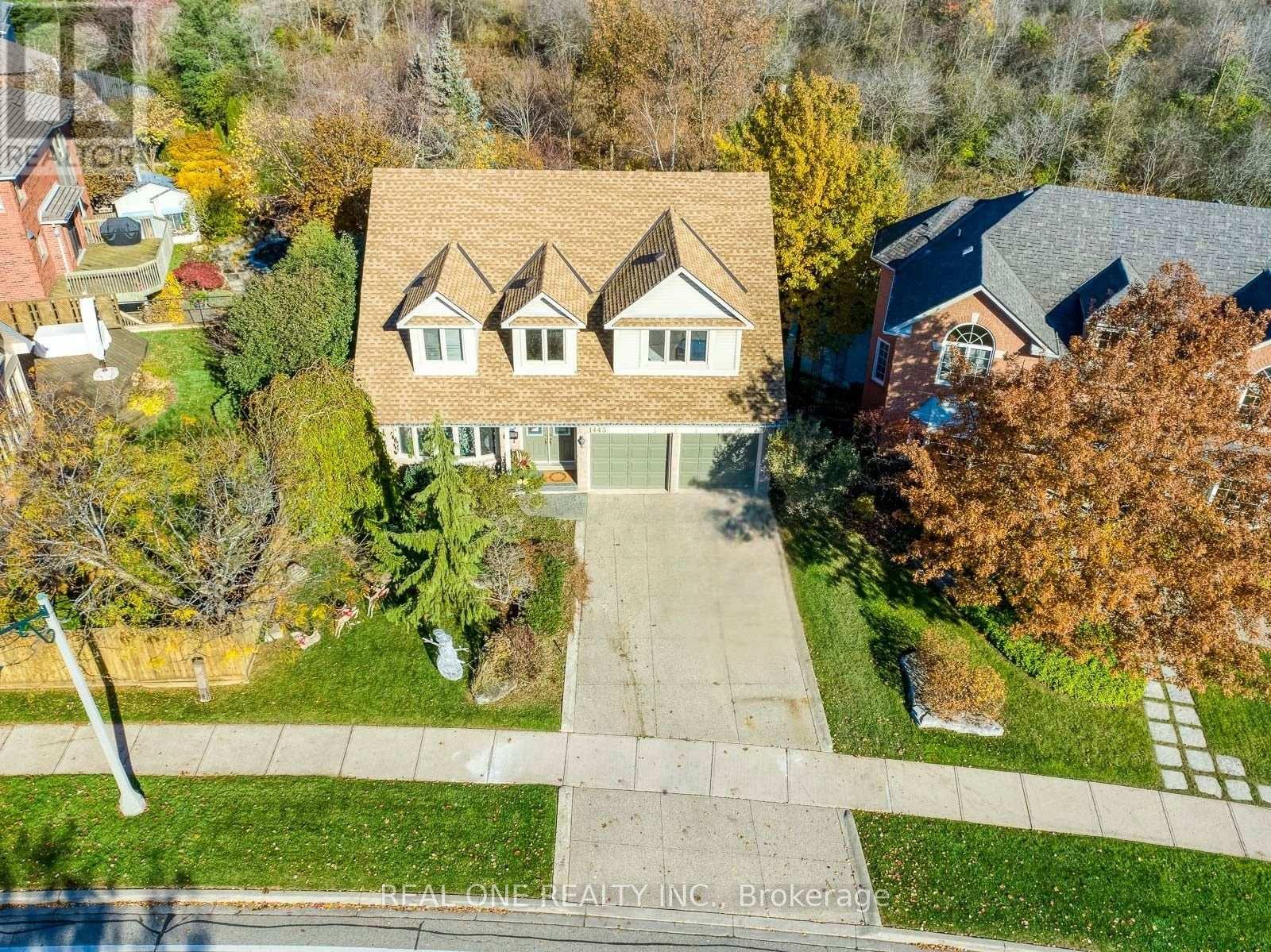 MLS® listing #29915377 for sale located at 1443 BAYSHIRE DRIVE