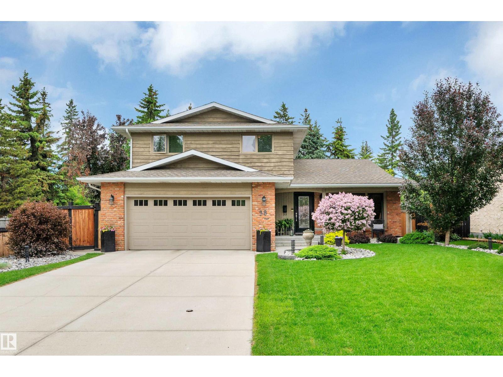 MLS® listing #29916008 for sale located at 38 LODGEPOLE CR