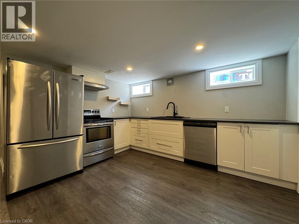 MLS® listing #29916139 for sale located at 54 CAMBRIDGE Avenue Unit# Lower