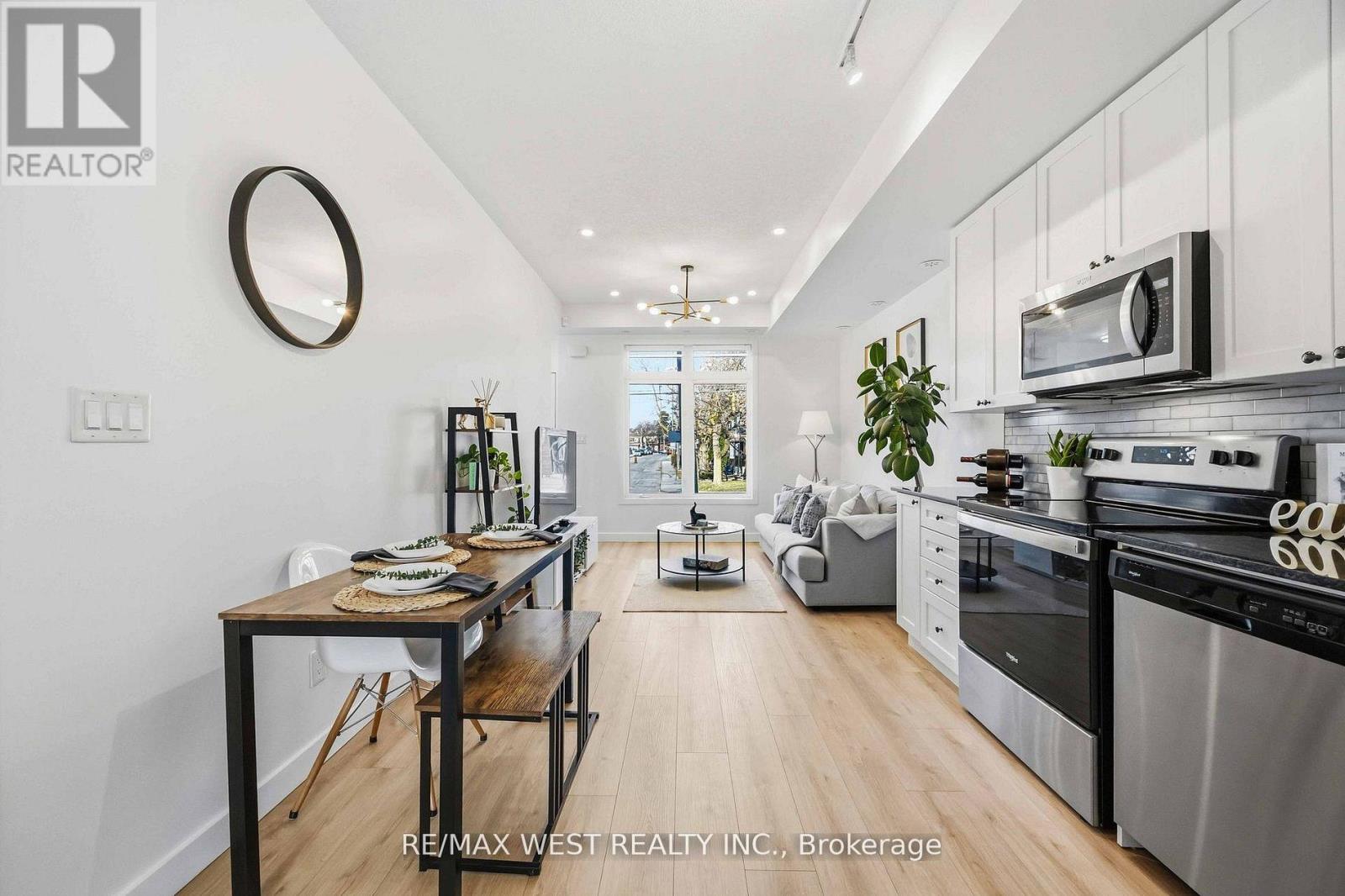 MLS® listing #29916940 for sale located at 1 - 6 BICKNELL AVENUE