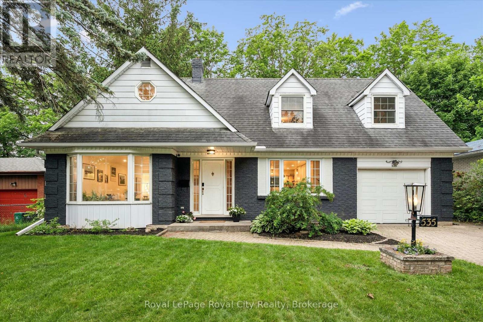 MLS® listing #29919897 for sale located at 535 SPRUCEHILL AVENUE