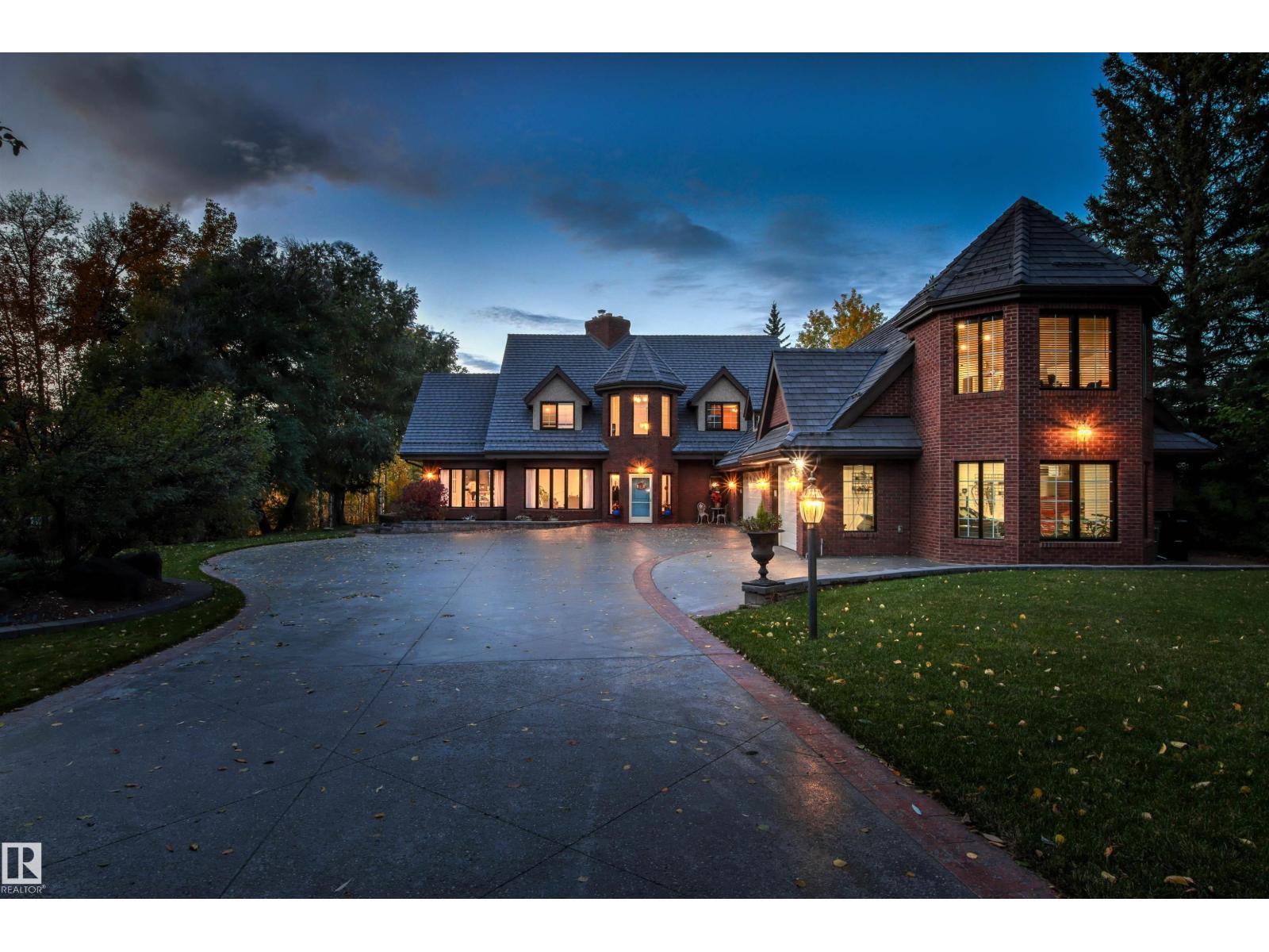 MLS® listing #29919918 for sale located at 116 Windermere DR NW