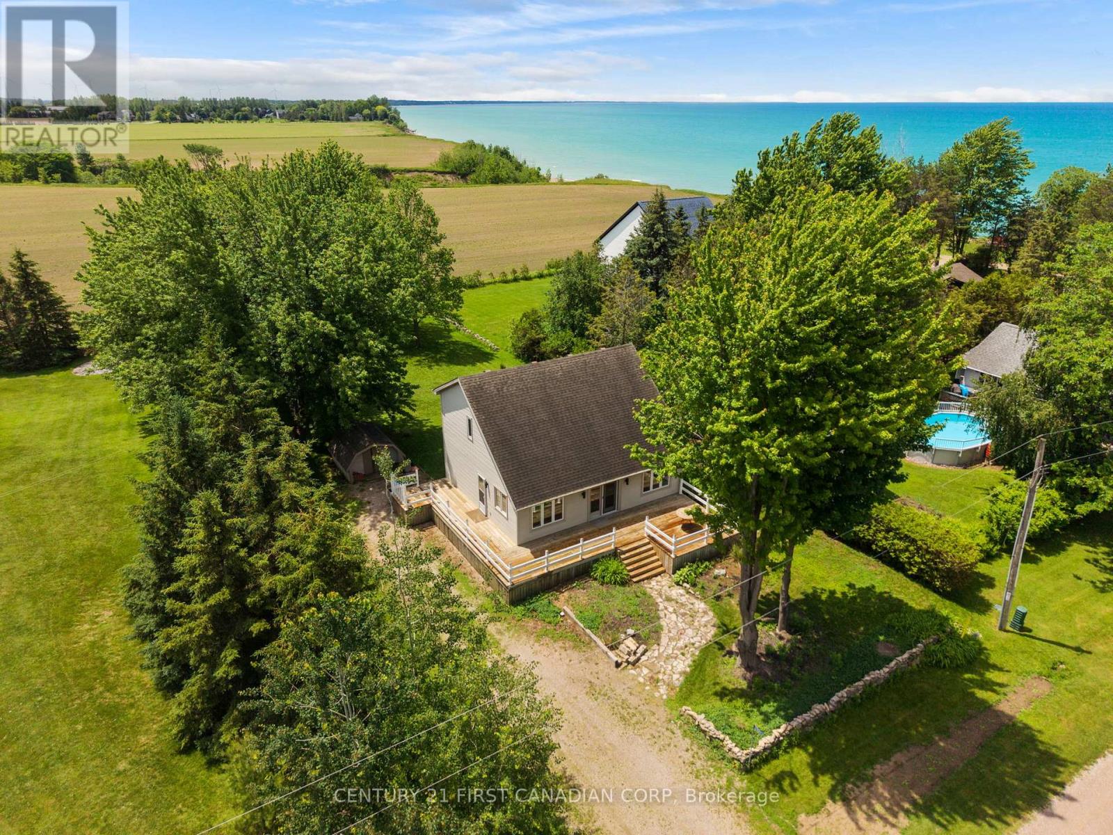 MLS® listing #29920293 for sale located at 33943 SUNNYRIDGE ROAD