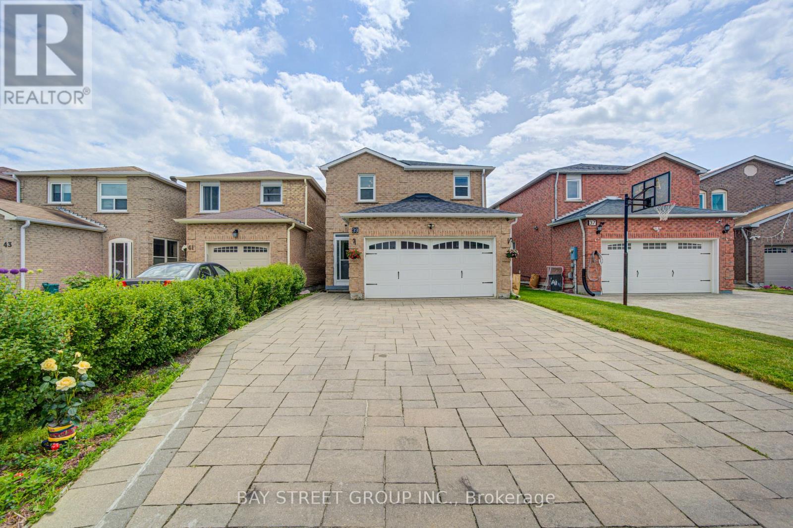 MLS® listing #29920316 for sale located at 39 KETCHUM CRESCENT