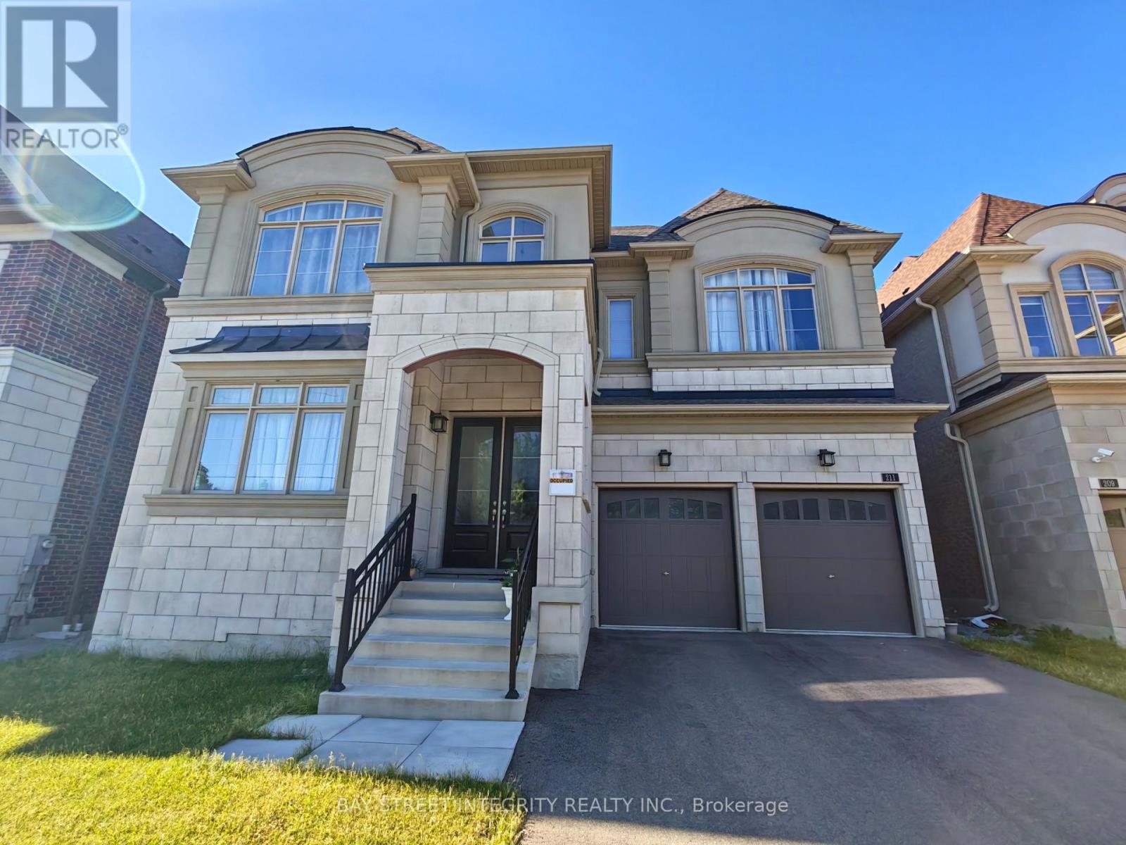 MLS® listing #29920322 for sale located at 211 HILLSVIEW DRIVE