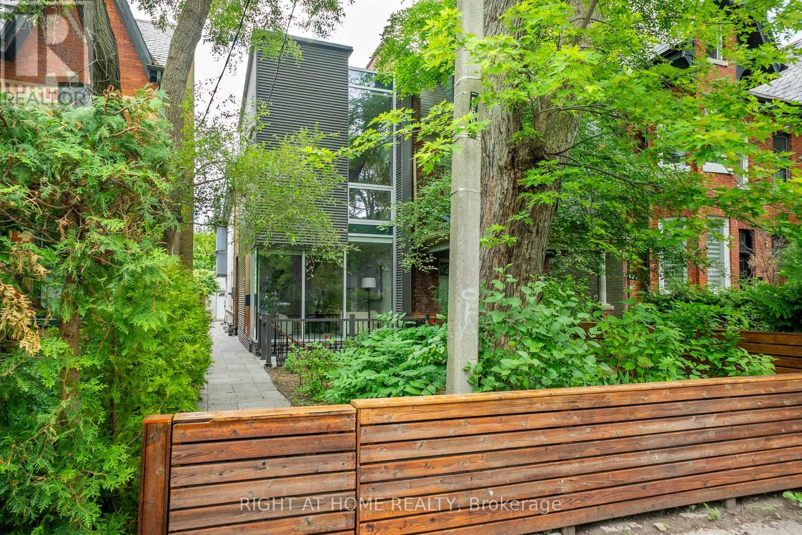 MLS® listing #29920457 for sale located at 281 BRUNSWICK AVENUE