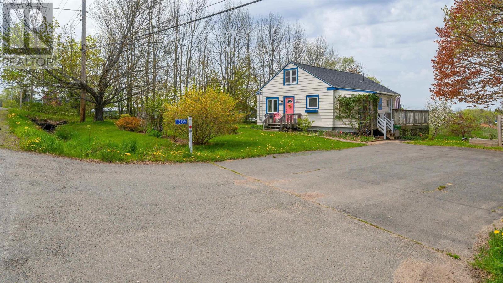 MLS® listing #29920701 for sale located at 1305 Ridge Road