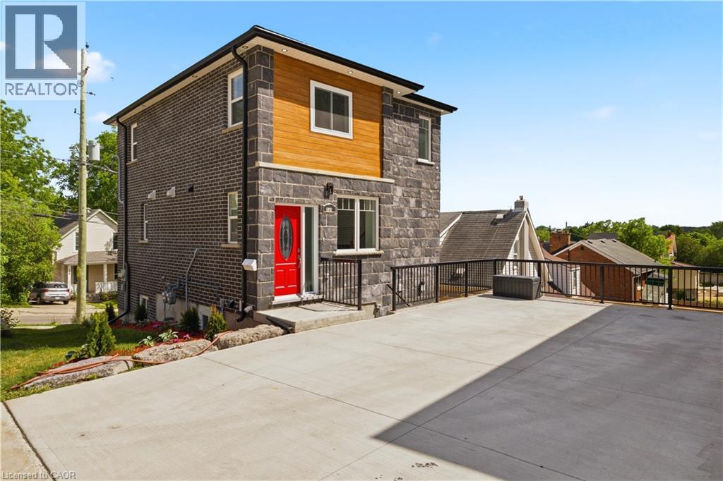 MLS® listing #29920732 for sale located at 131 ST GEORGE Street